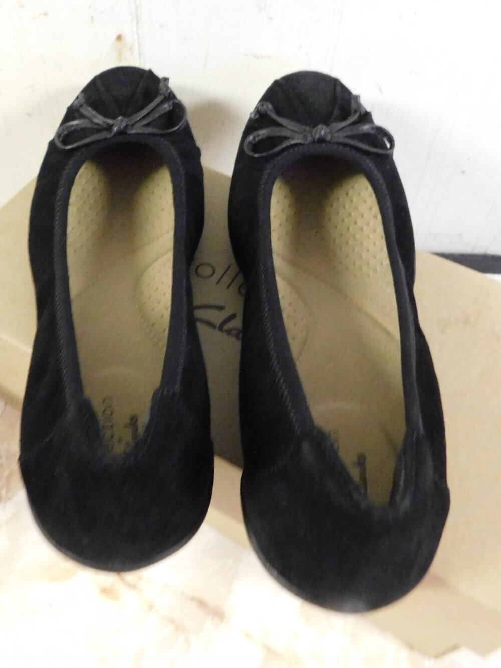 Clarks Black Suede Ballerina Flat Style Shoes sz 7 Med - Picture 7 of 9